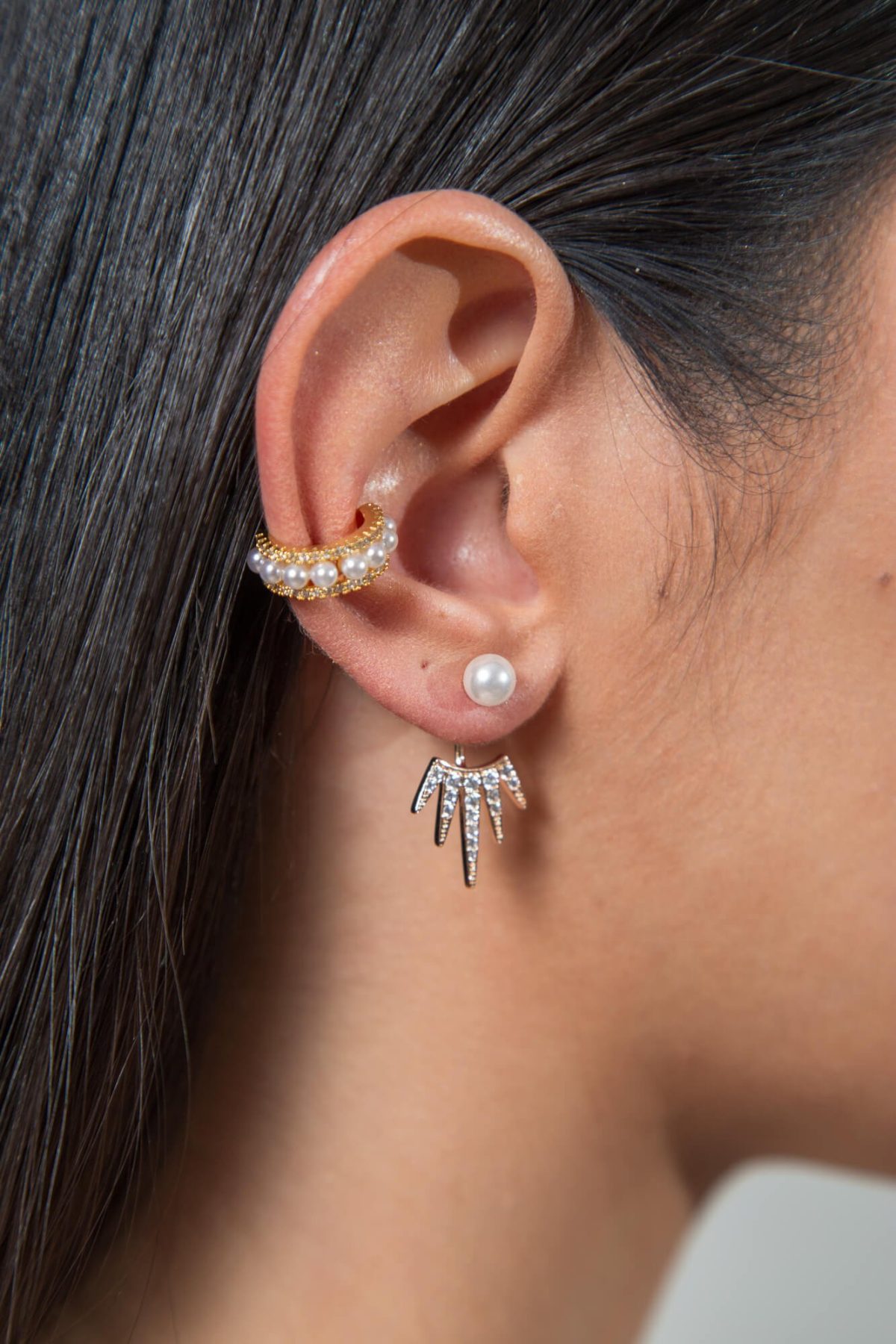 Σκουλαρίκι Cecilia ear cuff με λαμπερά ζιργκόν και πέρλες | ShopShop.gr