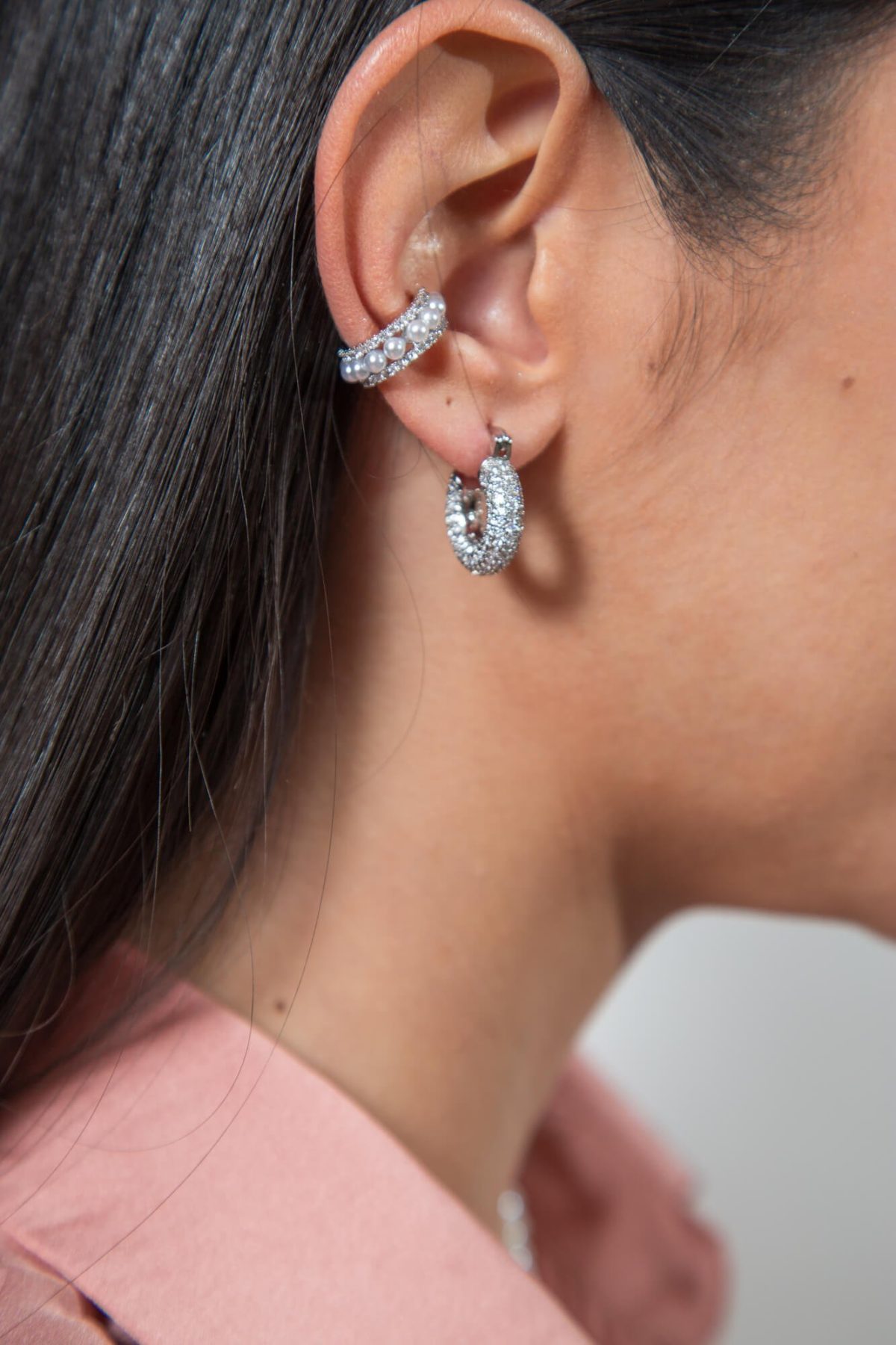 Σκουλαρίκι Cecilia ear cuff με λαμπερά ζιργκόν και πέρλες | ShopShop.gr