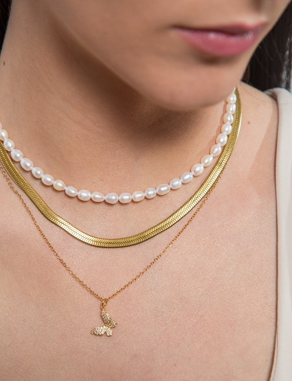 Γυναικεία κοσμήματα: Διαχρονικά key pieces που πρέπει να έχεις στην μπιζουτιέρα σου! κολιέ με πέρλες